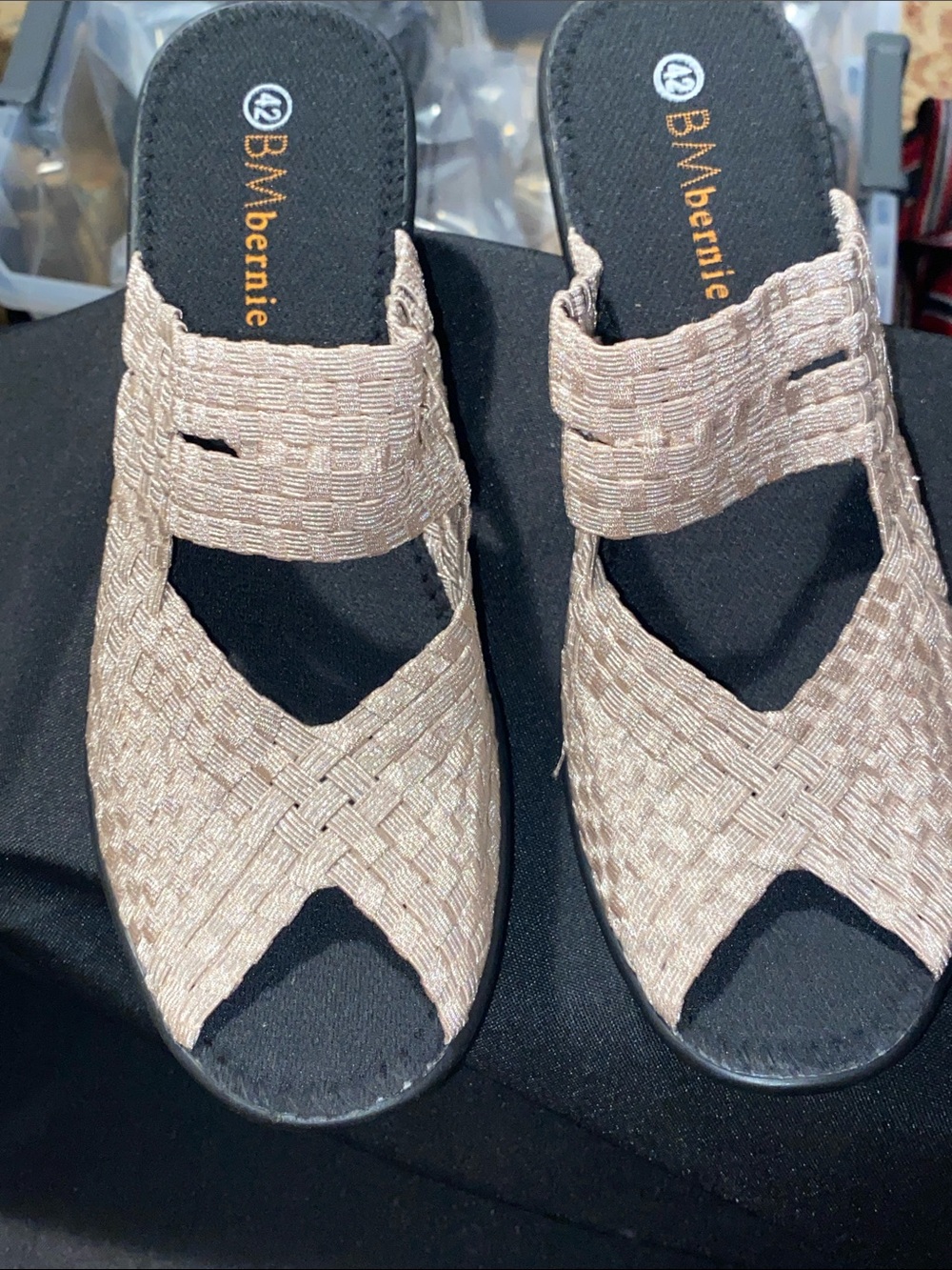 NWOT BERNIE MEV.WO SIZE 10.5(EU42)  CHAMPAGNE WOVEN SLIP ON WEDGE SANDAL